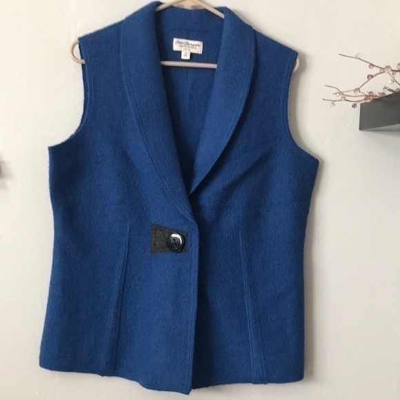 Norm Thompson best size Medium. Used - Picture 1 of 8